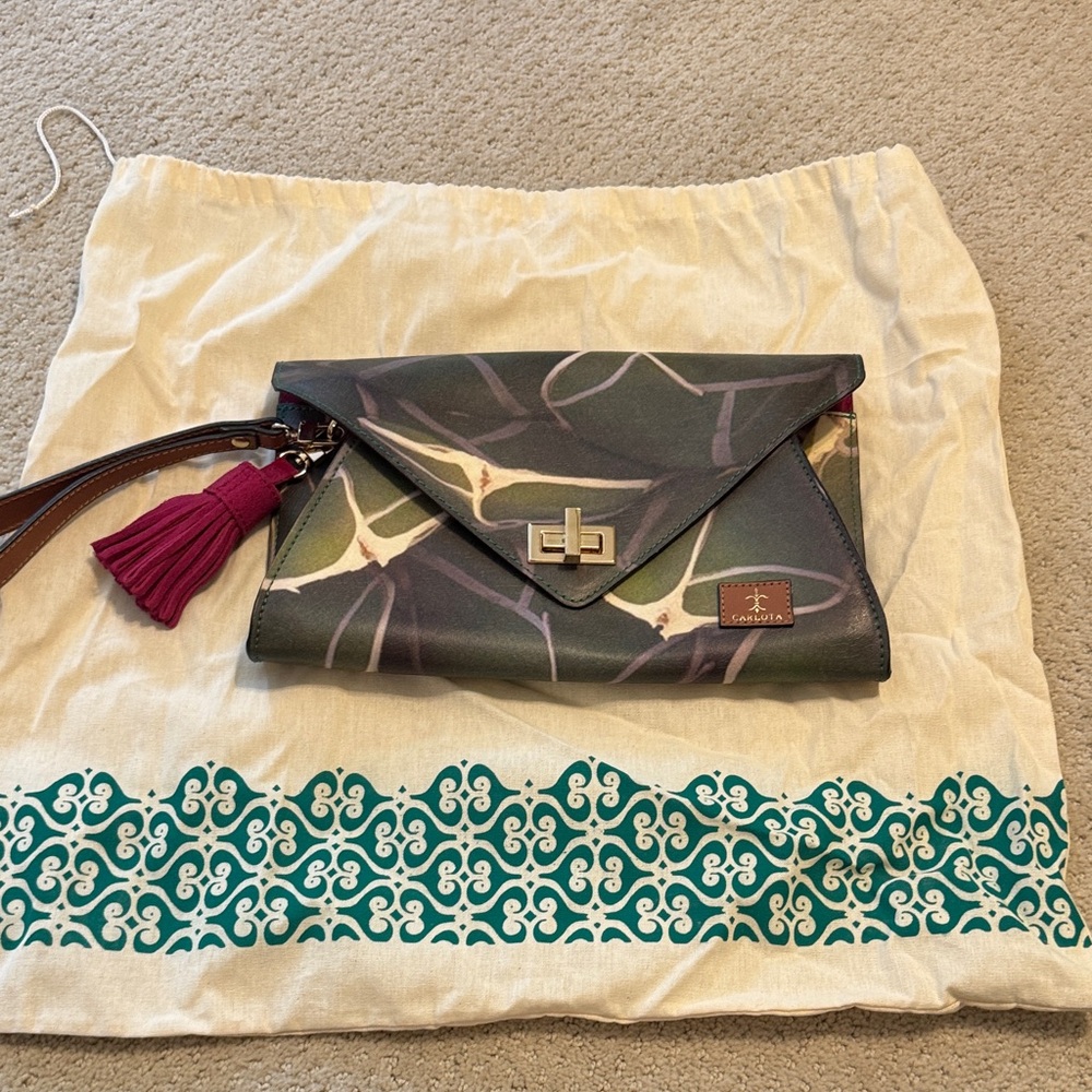 Carlota Leather Clutch Bag in Leaf Pattern